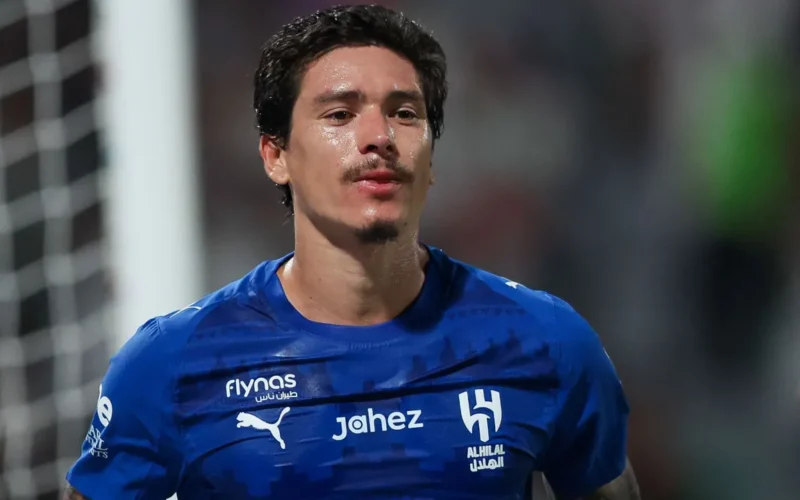 مفاجأة مرتقبة لعودة داروين نونيز إلى الدوري الإنجليزي بعد منافسته مع كريم بنزيمة